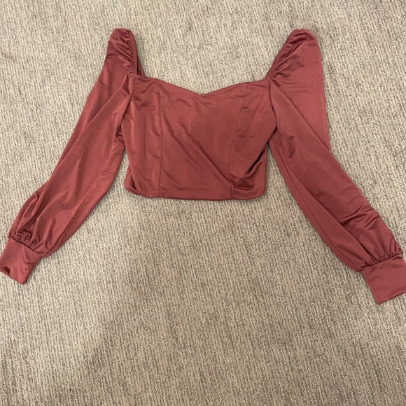 Tops - Off shoulder sweetheart neck cropped blouse